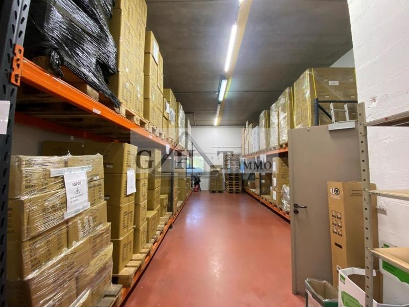 Entrepôt - 1 500 m²