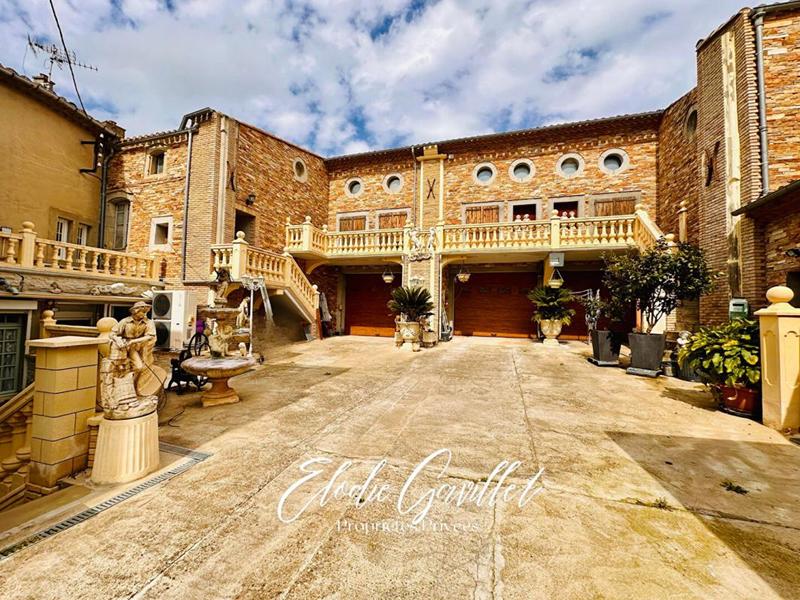 Maison - 313 m² - 12 pièces