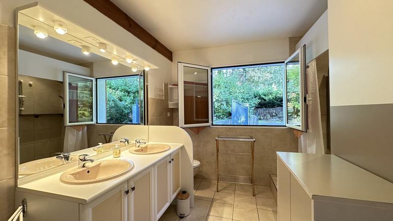 Maison contemporaine - 205 m² - 8 pièces