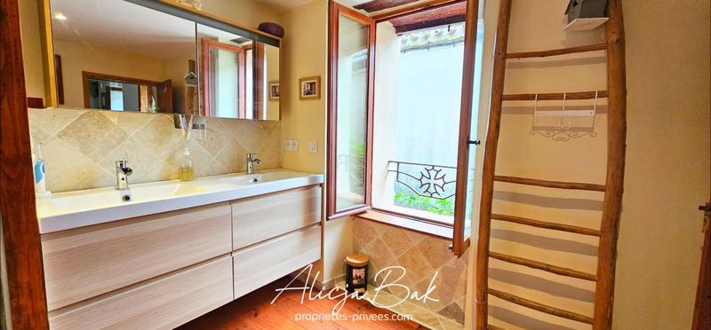 Maison - 255 m² - 12 pièces