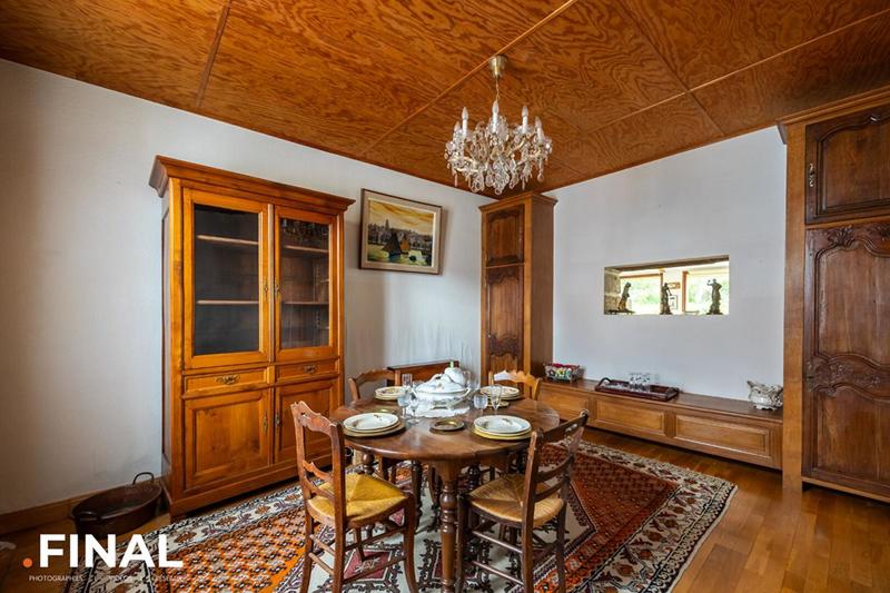 Maison - 208 m² - 8 pièces