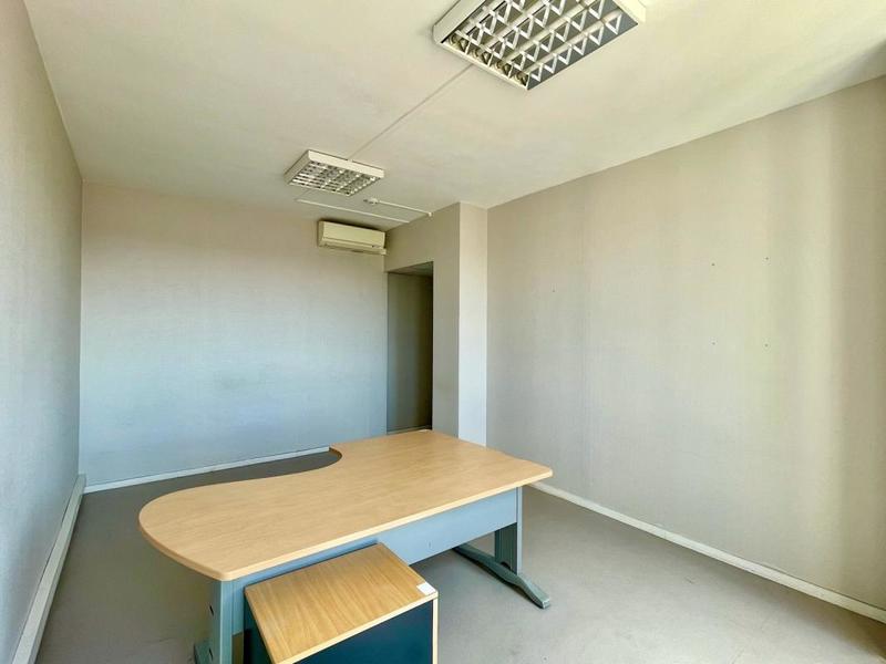 Bureau - 421 m² - 22 pièces