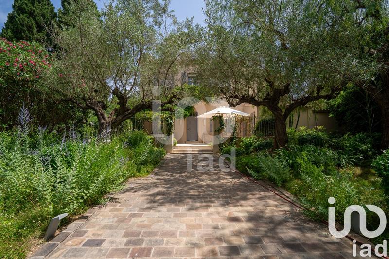 Maison - 233 m² - 8 pièces