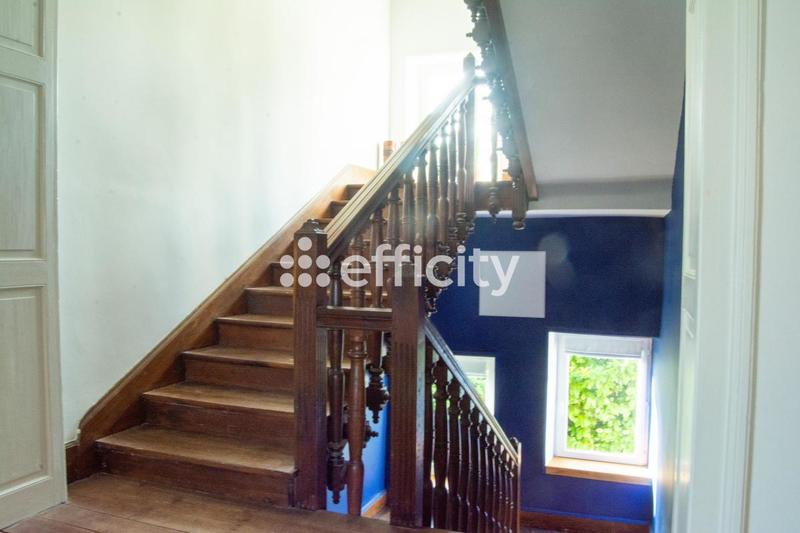 Maison - 274 m² - 8 pièces