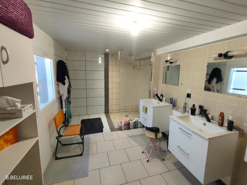 Maison - 250 m² - 12 pièces