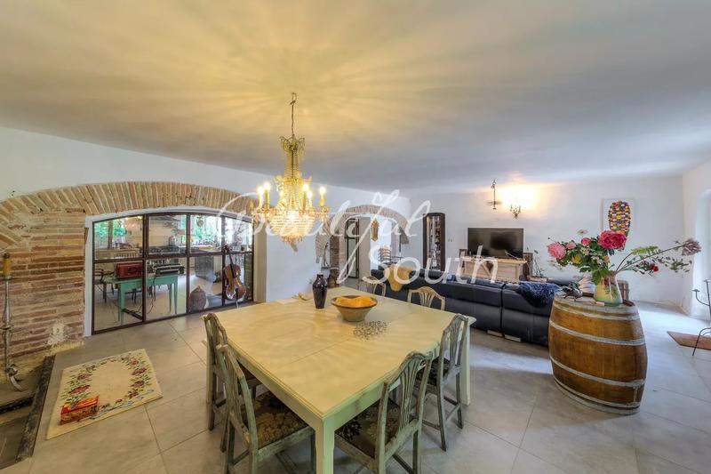 Gîte - 956 m² - 32 pièces