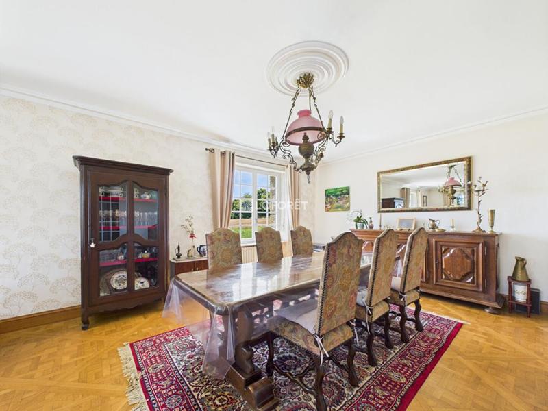 Maison - 205 m² - 8 pièces