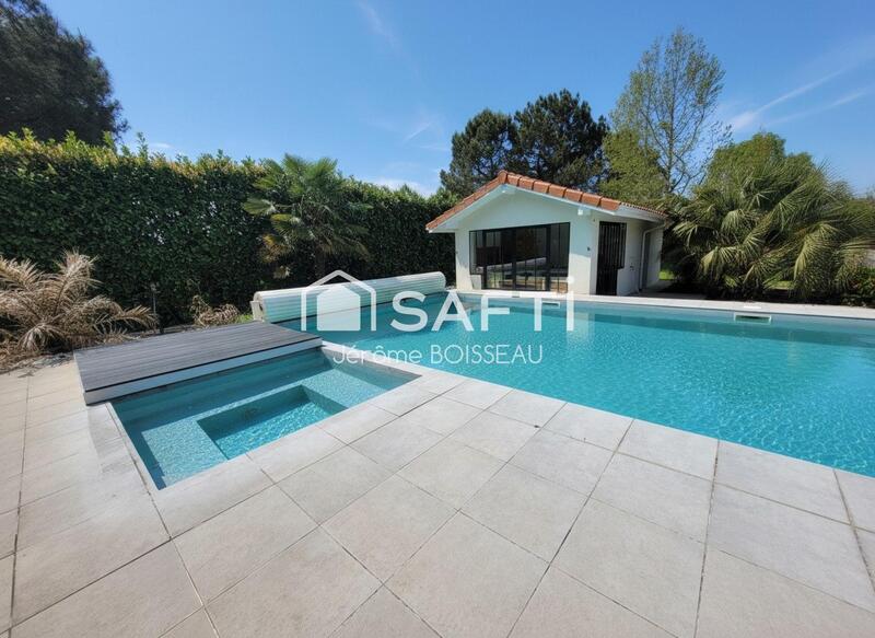 Maison - 222 m² - 10 pièces