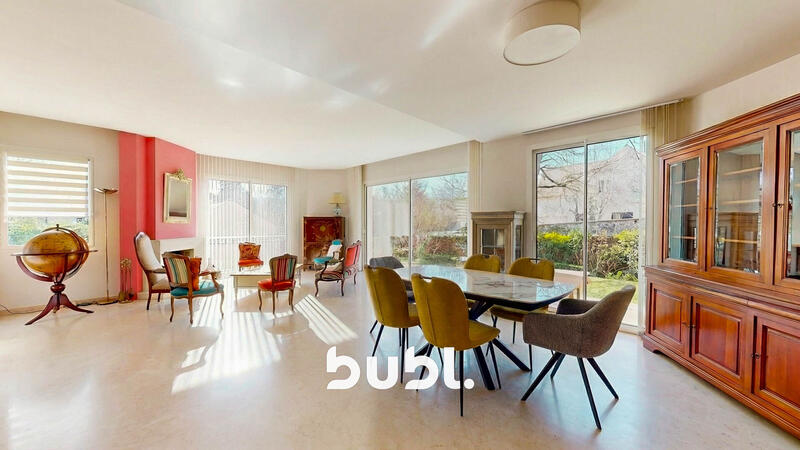 Maison - 259 m² - 11 pièces