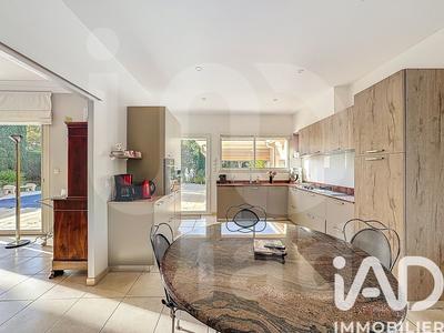 Maison - 211 m² - 7 pièces