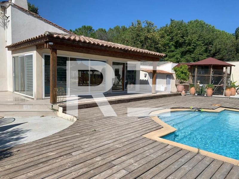 Propriété - 305 m² - 4 pièces