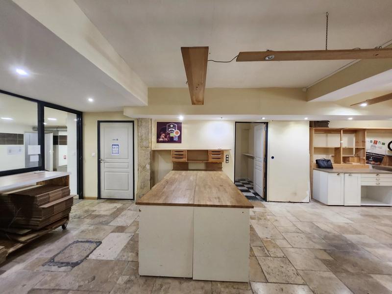Local commercial - 180 m² - 6 pièces