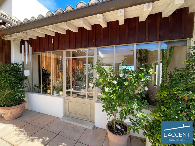 Maison - 375 m² - 15 pièces