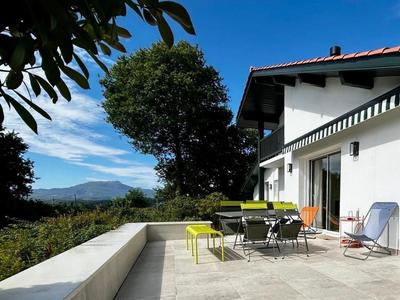 Villa - 205 m² - 8 pièces