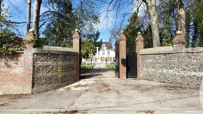 Maison - 319 m² - 9 pièces