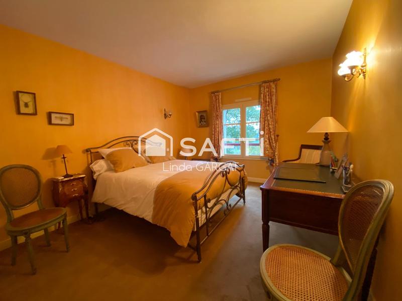 Maison - 210 m² - 8 pièces