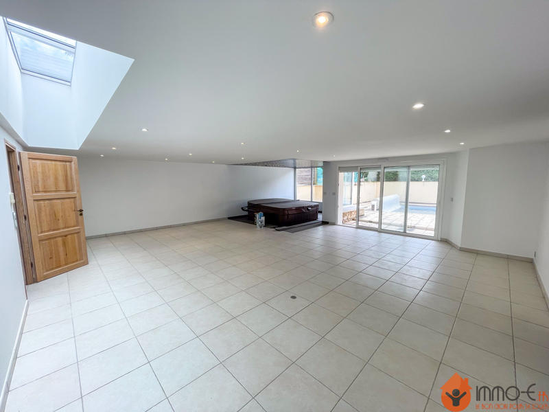 Maison - 295 m² - 9 pièces