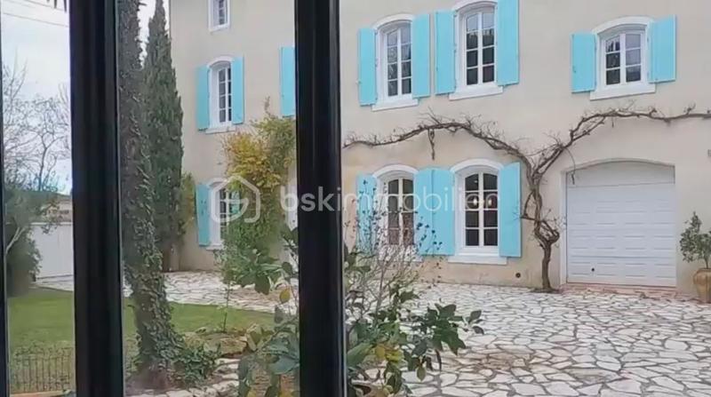 Demeure - 283 m² - 10 pièces