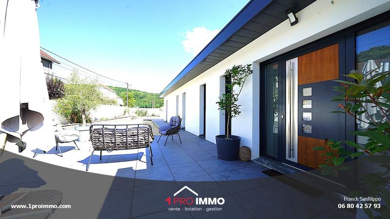 Maison - 230 m² - 6 pièces