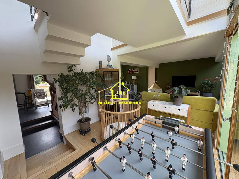 Maison - 201 m² - 6 pièces