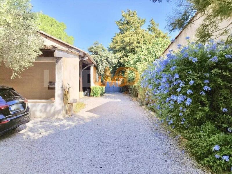 Maison - 300 m² - 11 pièces