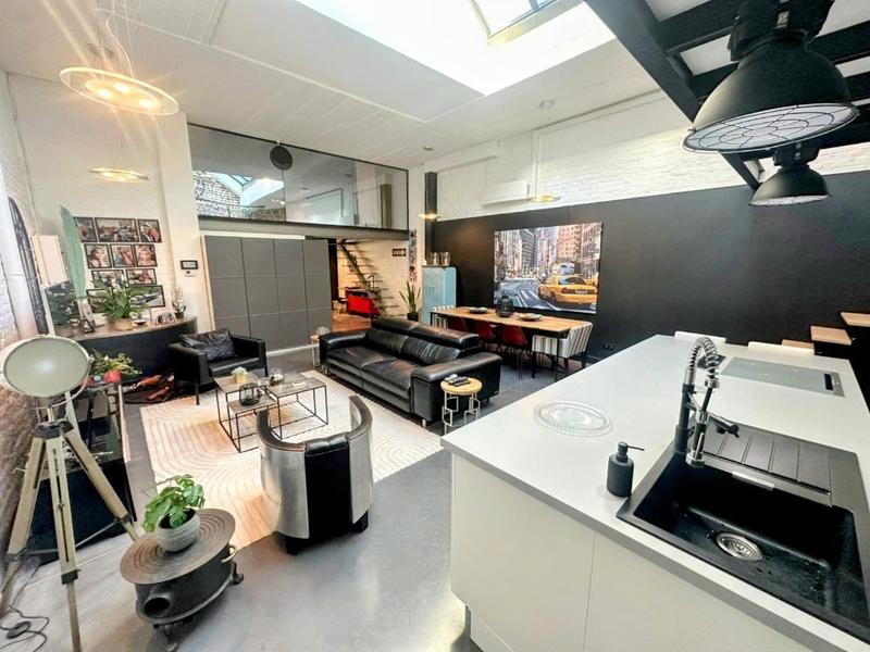 Loft - 105 m² - 3 pièces