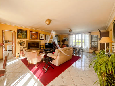 Maison - 180 m² - 7 pièces