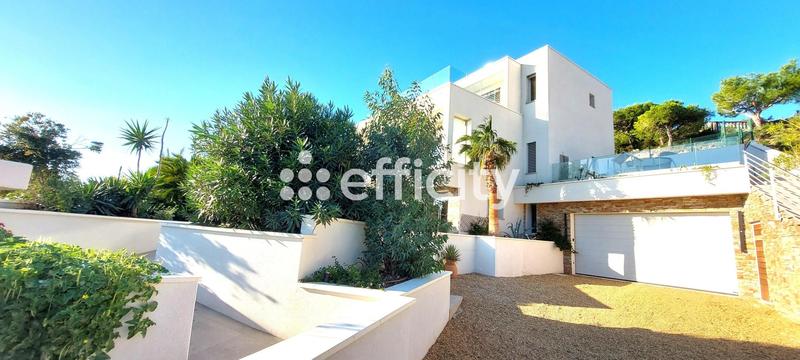 Maison - 430 m² - 10 pièces