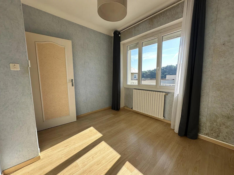 Maison - 181 m² - 9 pièces