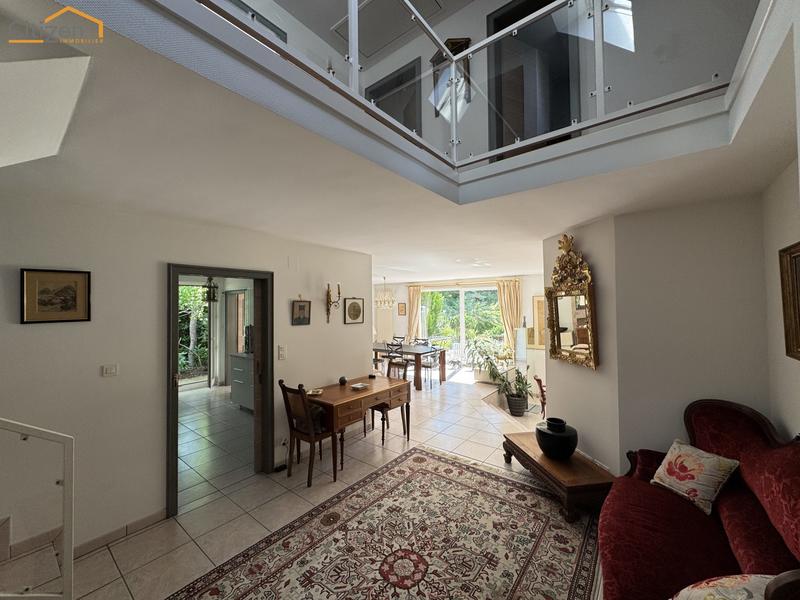 Maison contemporaine - 209 m² - 6 pièces