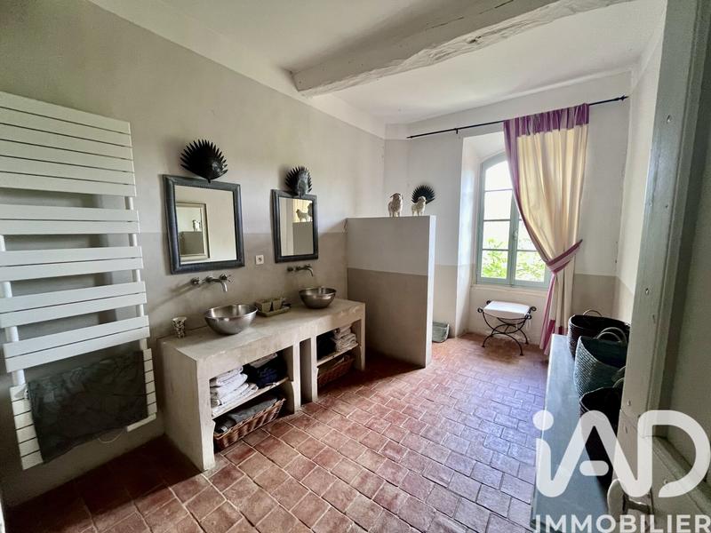 Maison - 650 m² - 11 pièces