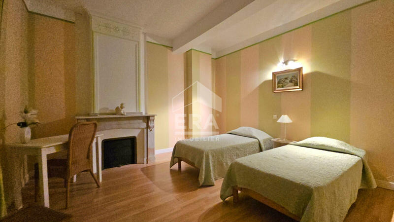 Maison - 430 m² - 15 pièces