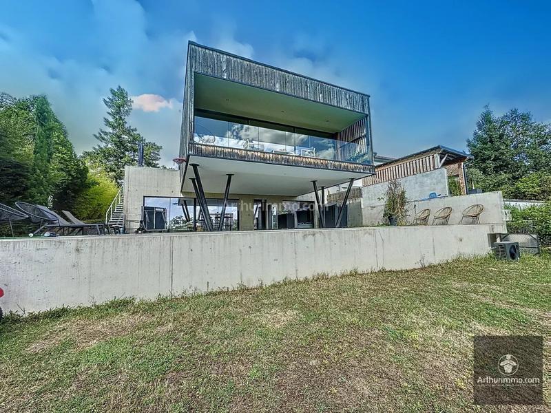 Maison - 260 m² - 6 pièces