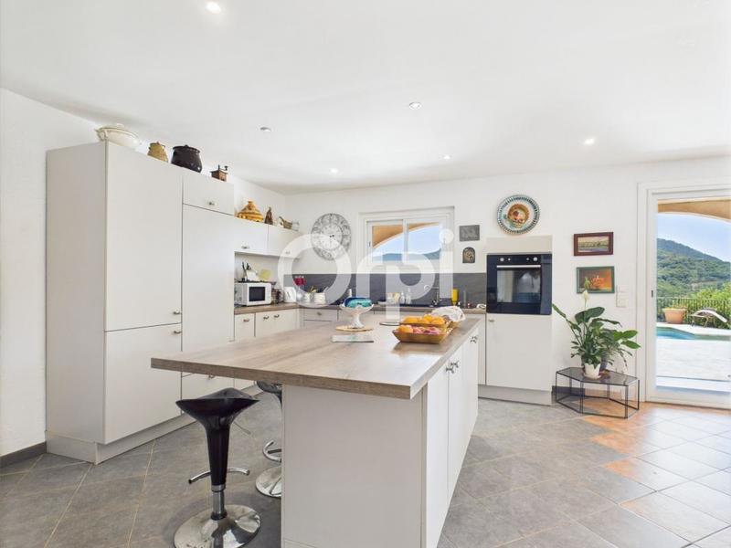 Maison - 245 m² - 8 pièces