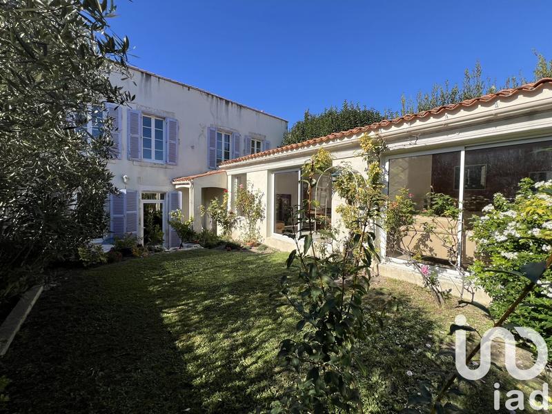 Maison - 238 m² - 7 pièces