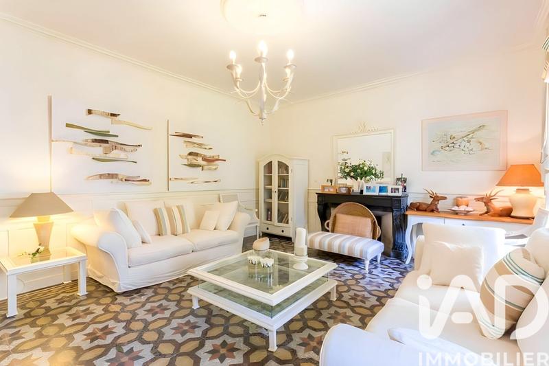 Maison - 271 m² - 10 pièces