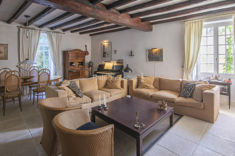 Maison - 372 m² - 13 pièces