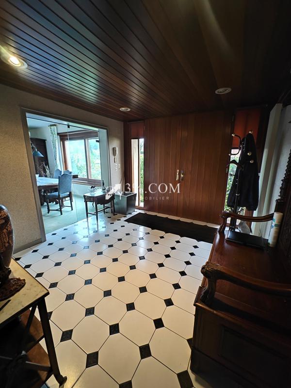 Maison - 293 m² - 12 pièces