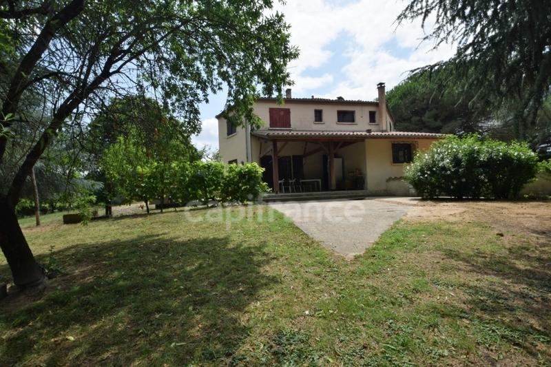 Maison - 235 m² - 8 pièces