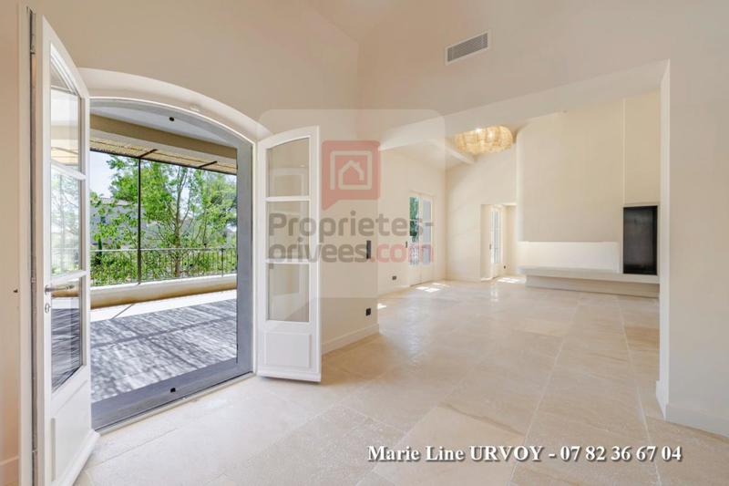 Maison - 300 m² - 8 pièces