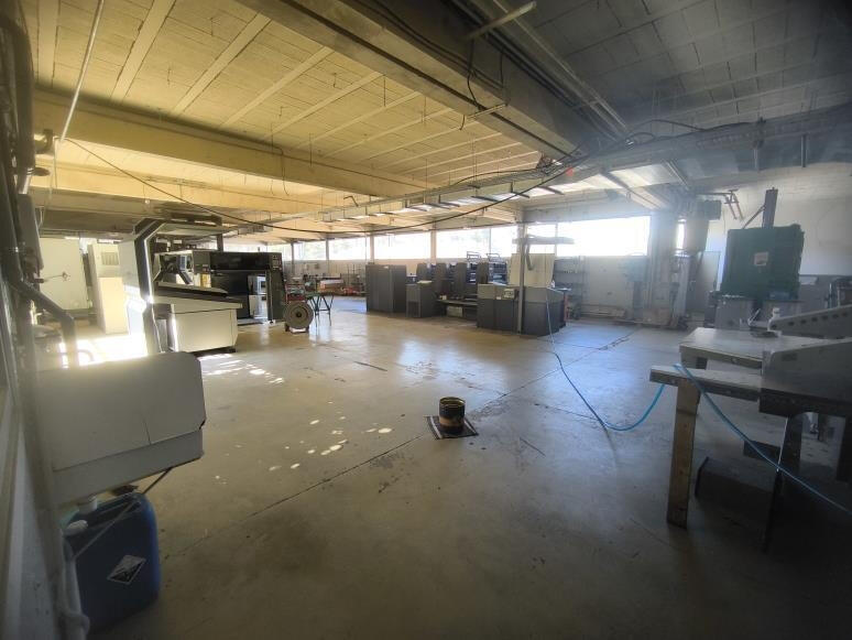 Local commercial - 1 613 m²