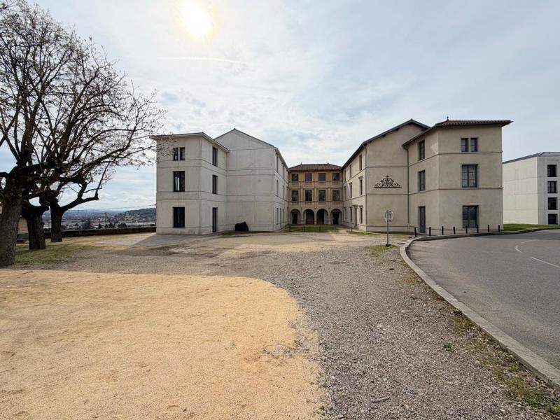 Studio - 30 m² - 2 pièces