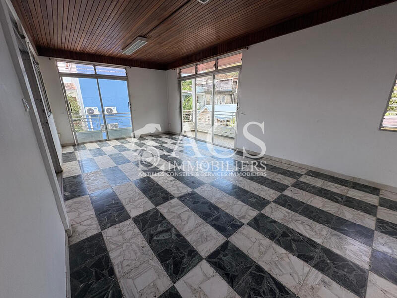 Maison - 204 m² - 5 pièces