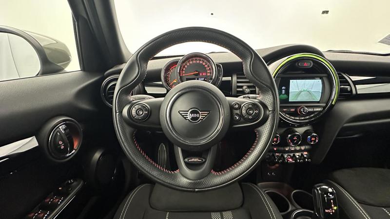 Mini 5 portes Hatch F55 Lci One 102 ch Bva7 Finition John Cooper Works