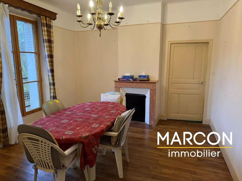 Maison - 138 m² - 9 pièces