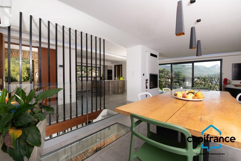 Maison - 172 m² - 7 pièces