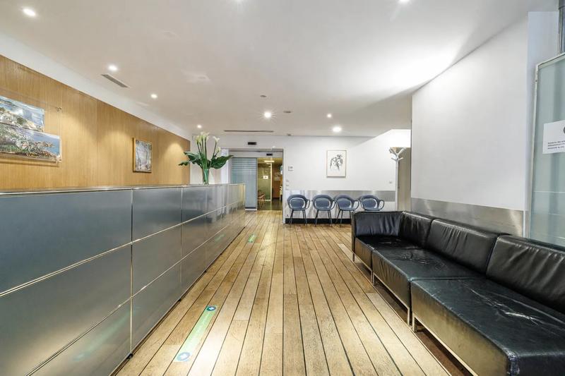 Local commercial - 224 m² - 9 pièces