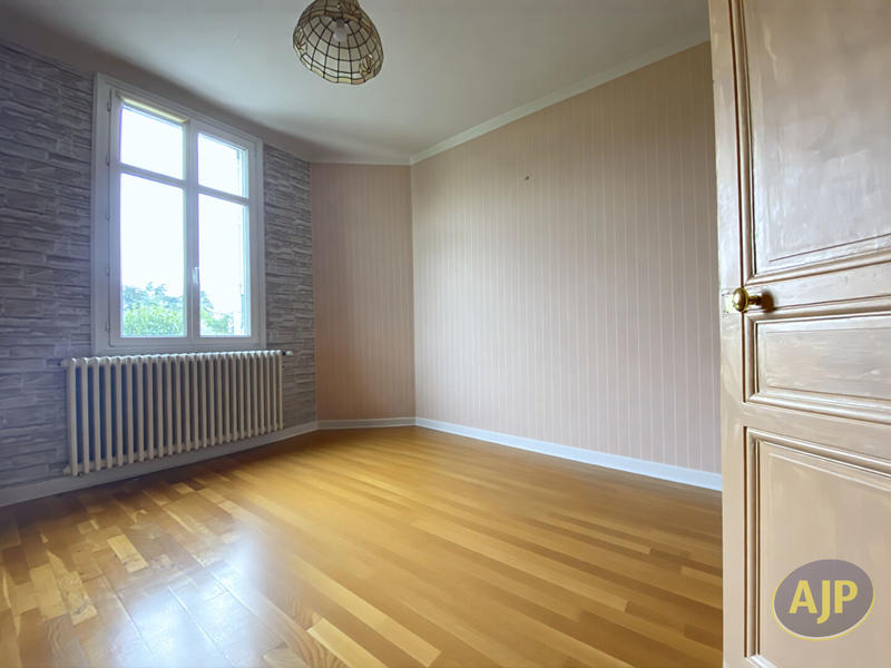 Maison - 182 m² - 7 pièces