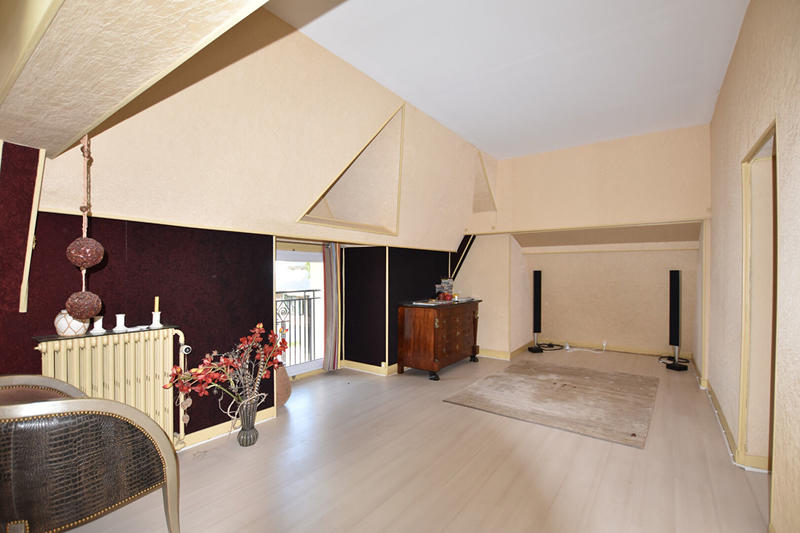 Maison - 220 m² - 11 pièces