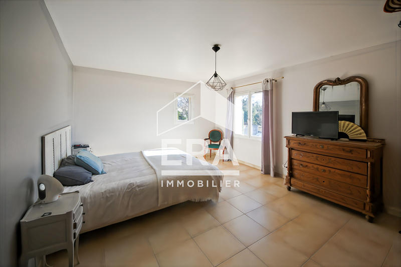 Maison - 250 m² - 6 pièces